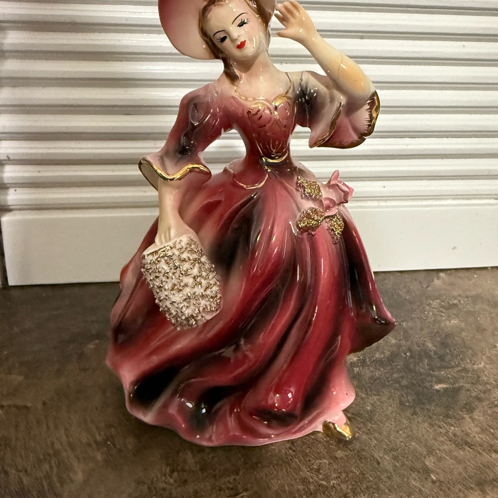 VINTAGE VICTORIAN LADY
FIGURINE WITH MUFF MADE IN JAPAN FLORENCE CERAMICS